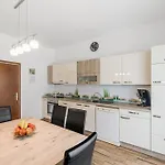 דירה Stella With Two Bedrooms & Free Parking Spot בובק