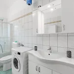 Stella With Two Bedrooms & Free Parking Spot בובק