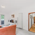 Stella With Two Bedrooms & Free Parking Spot בובק