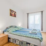 Stella With Two Bedrooms & Free Parking Spot דירה *