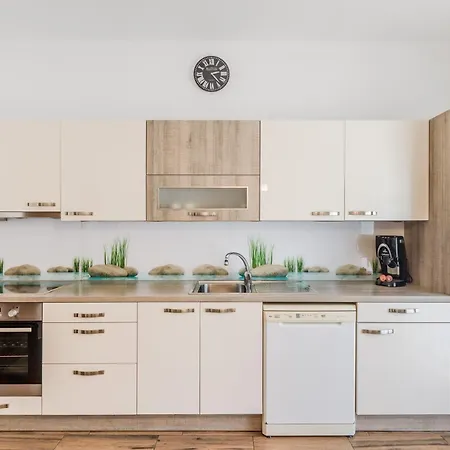 Stella With Two Bedrooms & Free Parking Spot Daire *