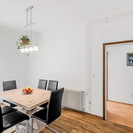 דירה Stella With Two Bedrooms & Free Parking Spot בובק