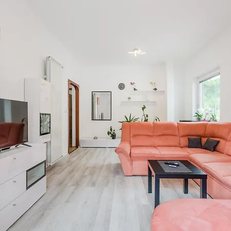 Stella With Two Bedrooms & Free Parking Spot *