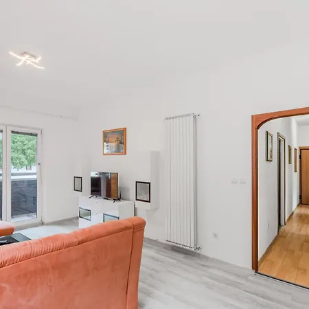 Stella With Two Bedrooms & Free Parking Spot Bovec