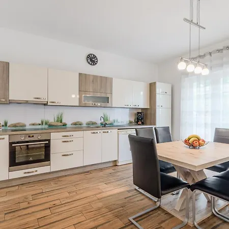 Stella With Two Bedrooms & Free Parking Spot