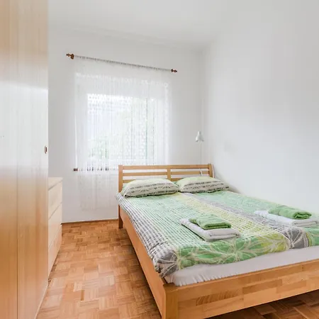 Daire Stella With Two Bedrooms & Free Parking Spot *