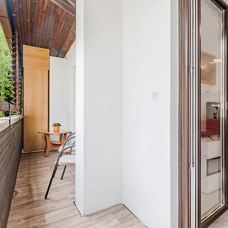 Stella With Two Bedrooms & Free Parking Spot *